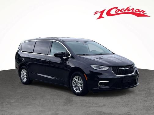 Brilliant Black Crystal Pearlcoat 2023 Chrysler Pacifica Touring-L