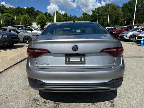 Pyrite Silver Metallic 2024 Volkswagen Jetta 1.5T SE