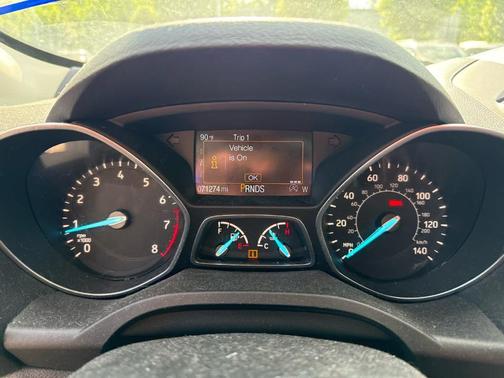 Oxford White 2019 Ford Escape SE
