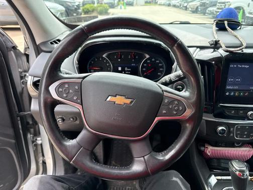 Silver Ice Metallic 2020 Chevrolet Traverse LT Leather