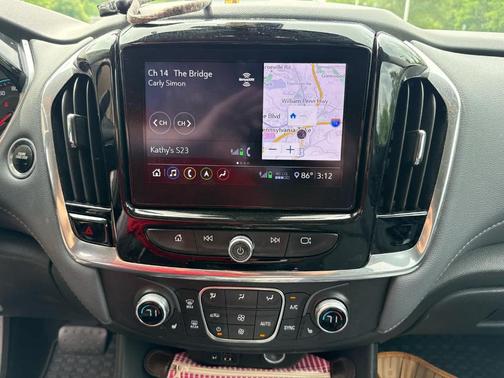 Silver Ice Metallic 2020 Chevrolet Traverse LT Leather