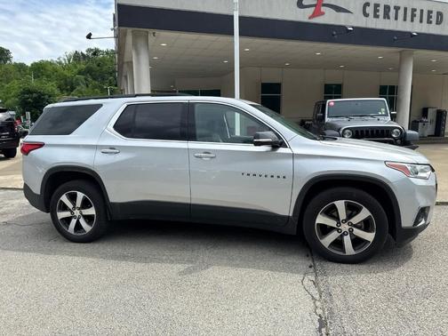 Silver Ice Metallic 2020 Chevrolet Traverse LT Leather