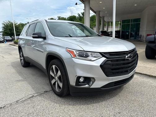 Silver Ice Metallic 2020 Chevrolet Traverse LT Leather