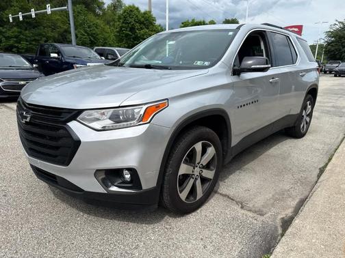 Silver Ice Metallic 2020 Chevrolet Traverse LT Leather