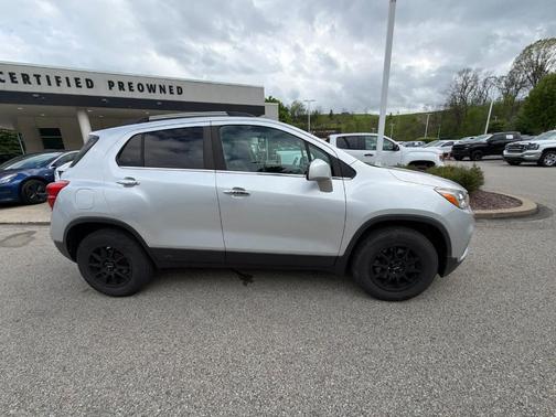 Silver Ice Metallic 2017 Chevrolet Trax LT