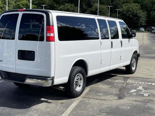 Summit White 2024 Chevrolet Express 3500 LT