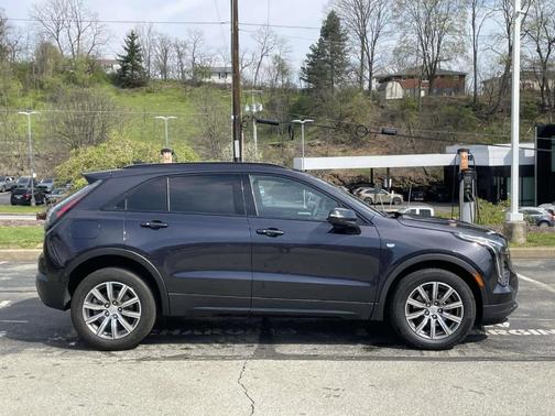 Metallic 2022 Cadillac XT4 Sport