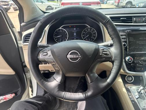 White 2023 Nissan Murano Platinum