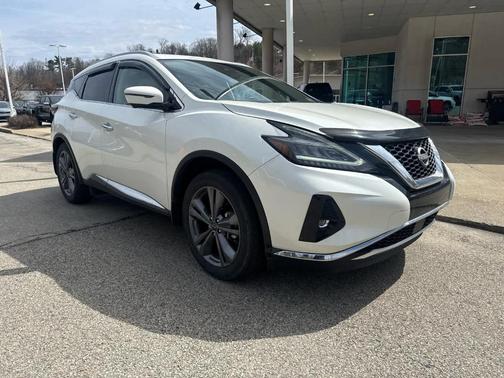 White 2023 Nissan Murano Platinum