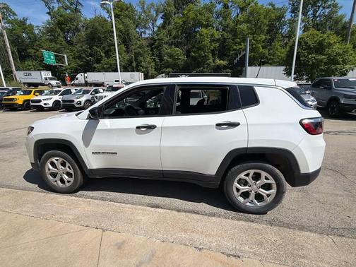 Bright White Clearcoat 2024 Jeep Compass Sport