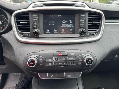 Platinum Graphite 2017 Kia Sorento LX