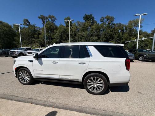White Frost Tri-Coat 2022 GMC Yukon Denali