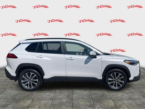 2024 Toyota Corolla Cross XLE