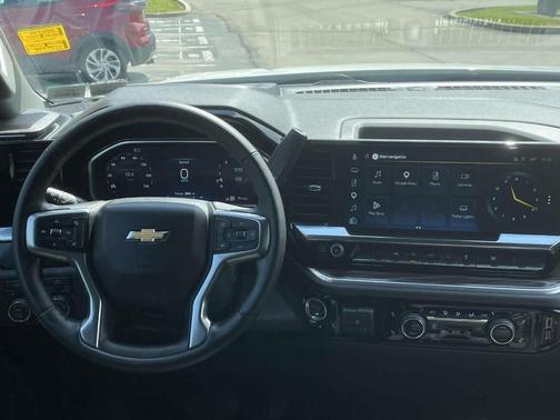 Summit White 2026 Chevrolet Silverado 1500 LT