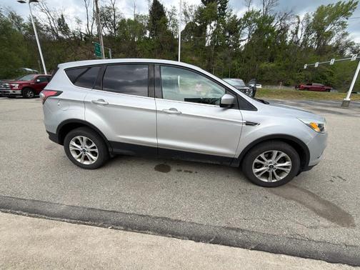 Ingot Silver Metallic 2017 Ford Escape SE