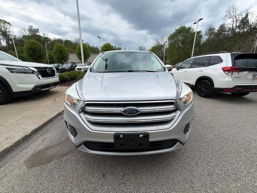 Ingot Silver Metallic 2017 Ford Escape SE