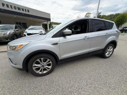 Ingot Silver Metallic 2017 Ford Escape SE