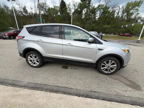 Ingot Silver Metallic 2017 Ford Escape SE