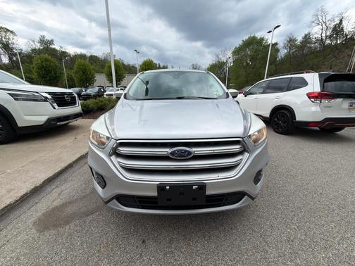 Ingot Silver Metallic 2017 Ford Escape SE