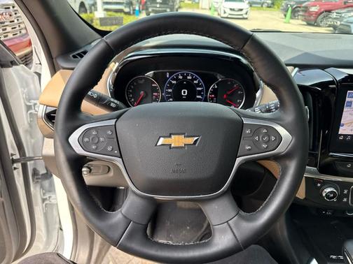 Summit White 2023 Chevrolet Traverse Premier