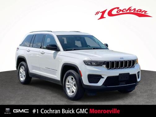 Bright White Clearcoat 2023 Jeep Grand Cherokee Laredo