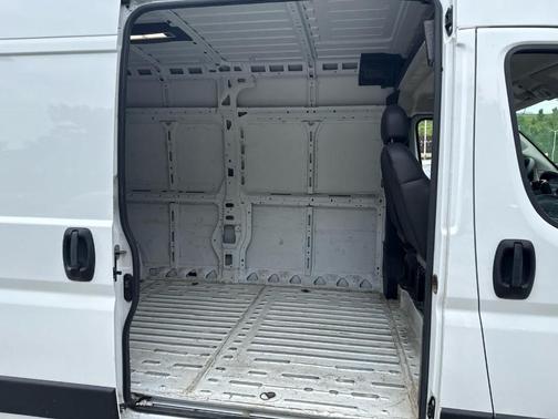 Bright White Clearcoat 2024 RAM ProMaster 2500 High Roof