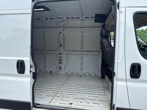Bright White Clearcoat 2024 RAM ProMaster 2500 High Roof