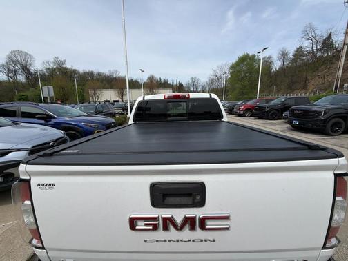 Summit White 2022 GMC Canyon AT4