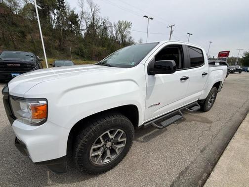 Summit White 2022 GMC Canyon AT4