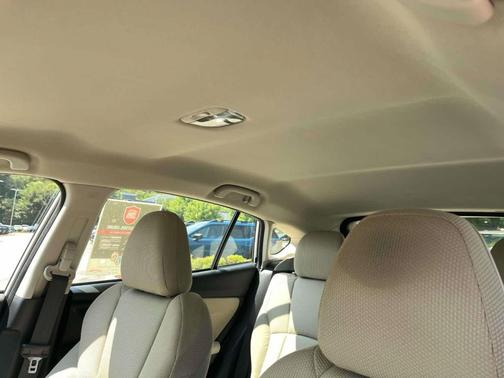 Crystal White Silica 2018 Subaru Impreza 2.0i Premium