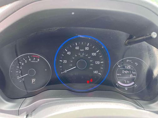 Platinum White Pearl 2021 Honda HR-V LX