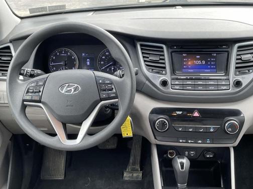 2017 Hyundai TUCSON SE