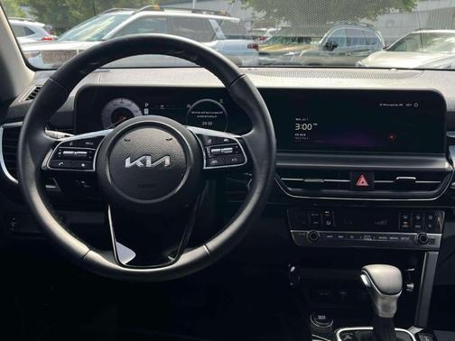 Dark Ocean Blue / White Roof 2024 Kia Seltos S