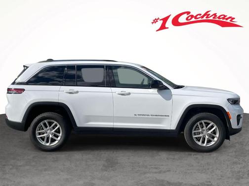 Bright White Clearcoat 2023 Jeep Grand Cherokee Laredo X