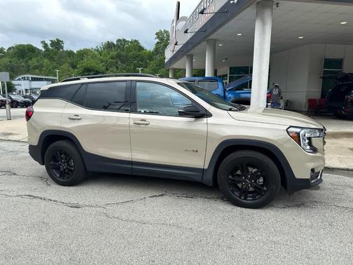 Desert Sand Metallic 2022 GMC Terrain AT4