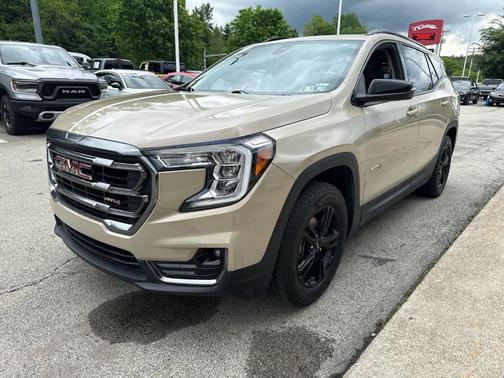 Desert Sand Metallic 2022 GMC Terrain AT4