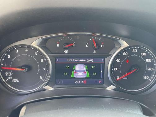 Desert Sand Metallic 2022 GMC Terrain AT4