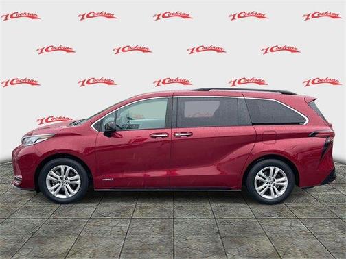 2021 Toyota Sienna XSE 7 Passenger