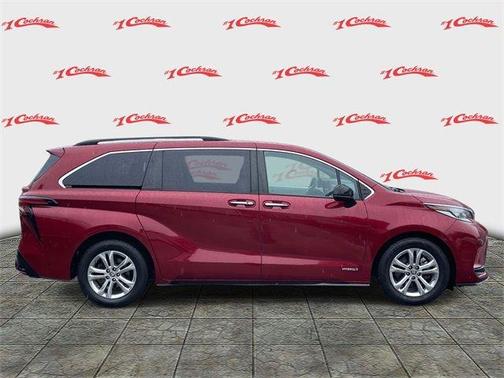 2021 Toyota Sienna XSE 7 Passenger