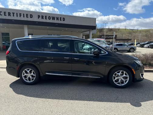 2017 Chrysler Pacifica Touring-L Plus