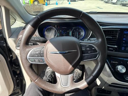 2017 Chrysler Pacifica Touring-L Plus