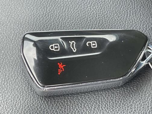 Mythos Black Metallic 2024 Volkswagen Golf GTI 2.0T S