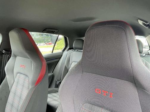 Mythos Black Metallic 2024 Volkswagen Golf GTI 2.0T S