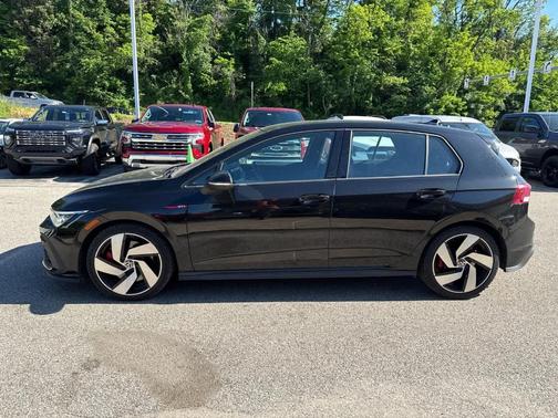 Mythos Black Metallic 2024 Volkswagen Golf GTI 2.0T S