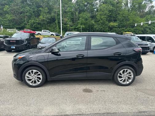 Mosaic Black Metallic 2023 Chevrolet Bolt EUV LT