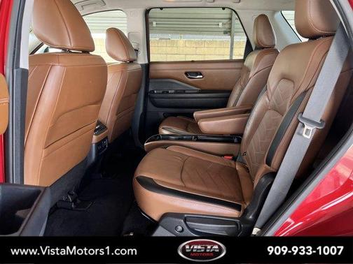2022 Nissan Pathfinder Platinum