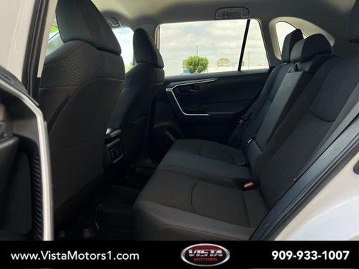 Ice 2023 Toyota RAV4 LE
