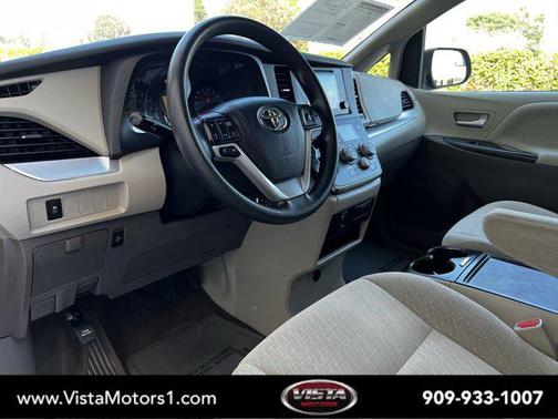 2017 Toyota Sienna LE