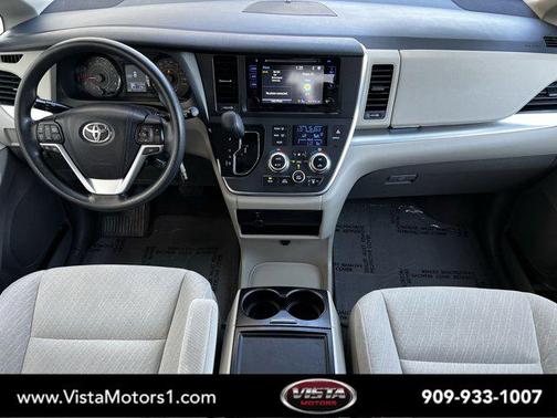 2017 Toyota Sienna LE