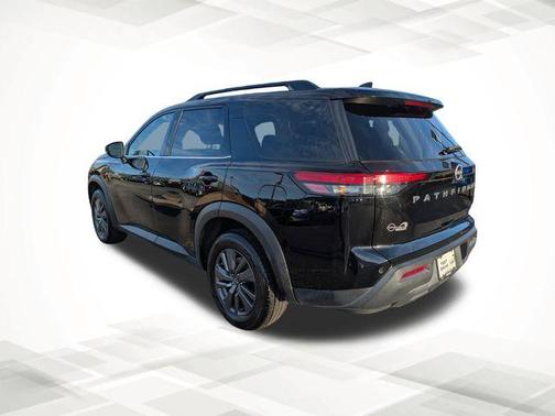 2023 Nissan Pathfinder SV